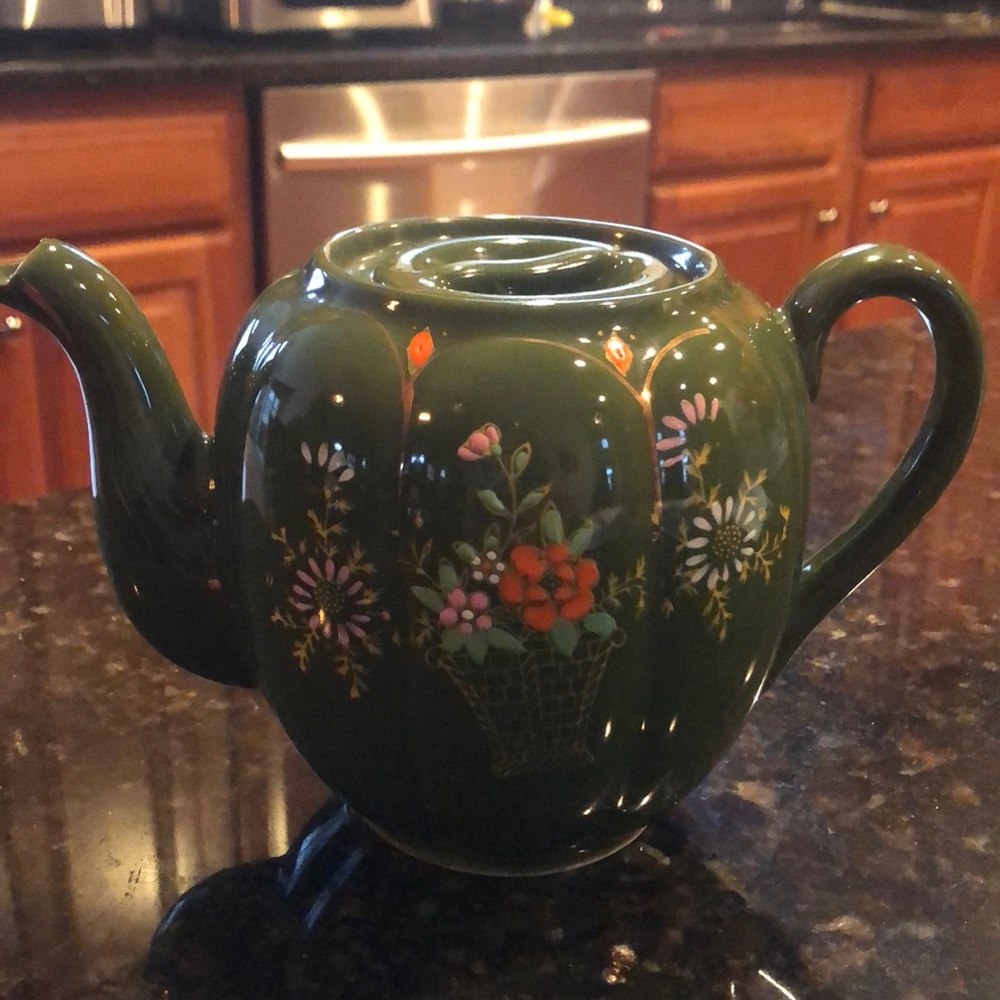 Lovely Tea Pot. 4x4”. Kelly greenish